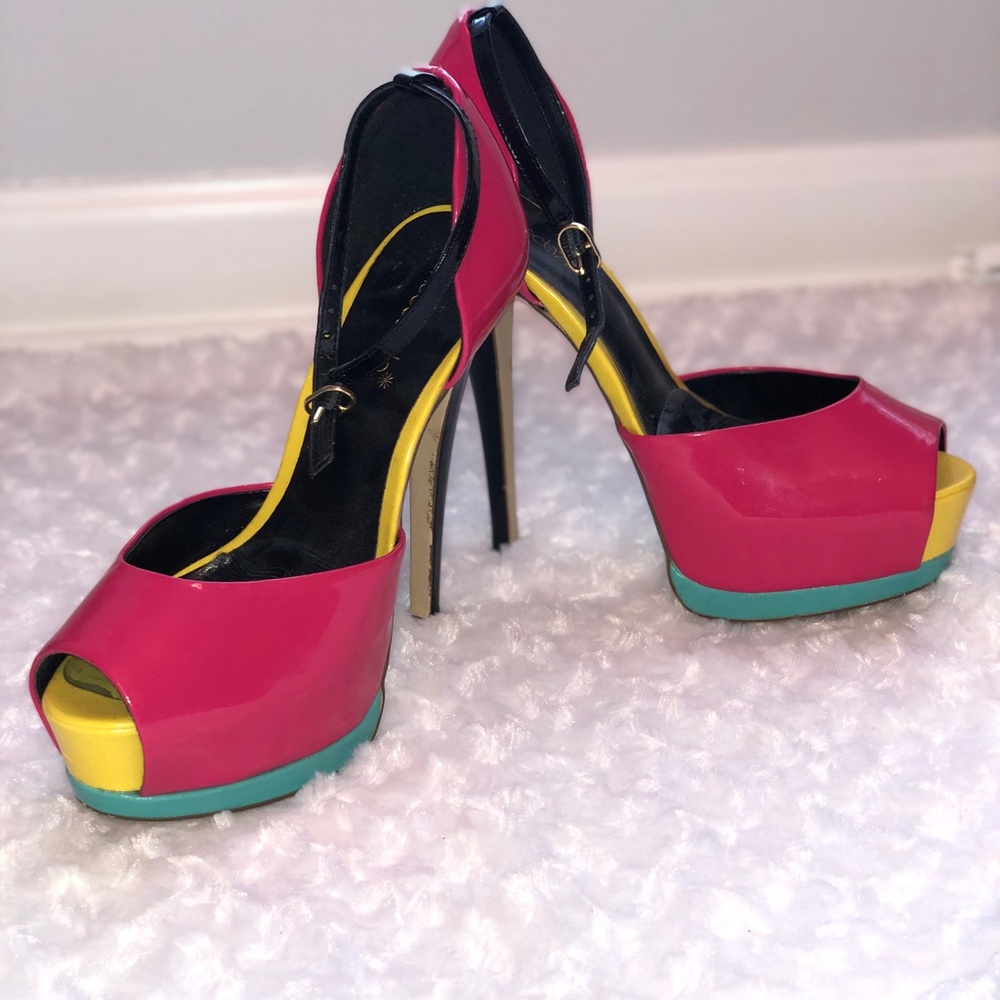 Heels - Picture 2 of 3
